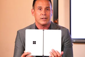 Surface Duoは「スマホではない」 米マイクロソフト副社長に聞く【前編】