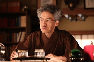 20年後の伊佐坂先生は浅野和之、自身初の家族小説で引退を決意