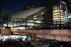 JR西日本、最終電車の時刻を繰り上げる深夜帯ダイヤ見直しを検討