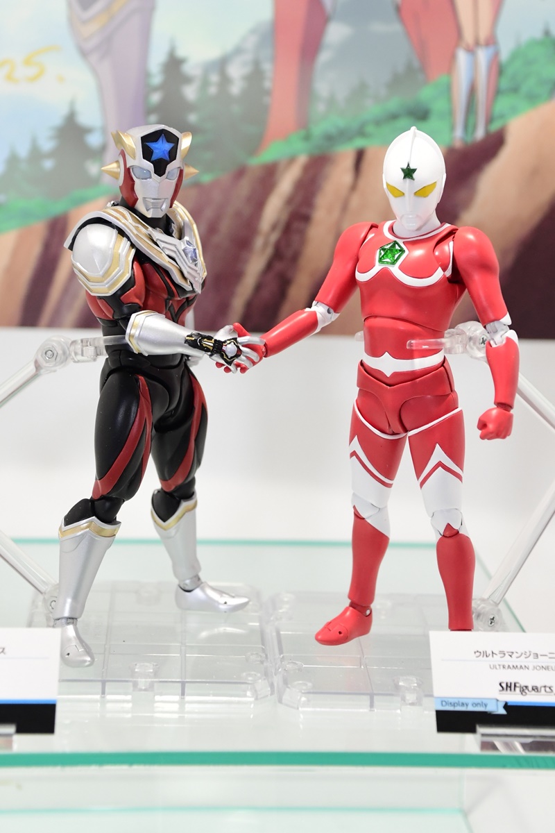 ザ☆ウルトラマン』S.H.Figuartsウルトラマンジョーニアス初公開、同郷のタイタスと展示 | マイナビニュース