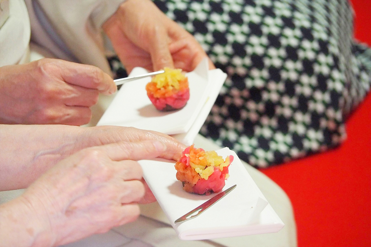 菓子は鳥栖の水田屋による「みのり」