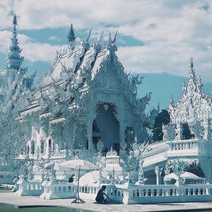 あまりに純白すぎる…! タイの寺院「ワットロンクン」の写真にツイッターで驚きの声