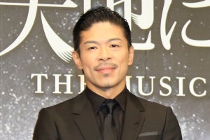 松本利夫、舞台初歌唱に向けボイトレ開始「胸を張ってハモれるように」