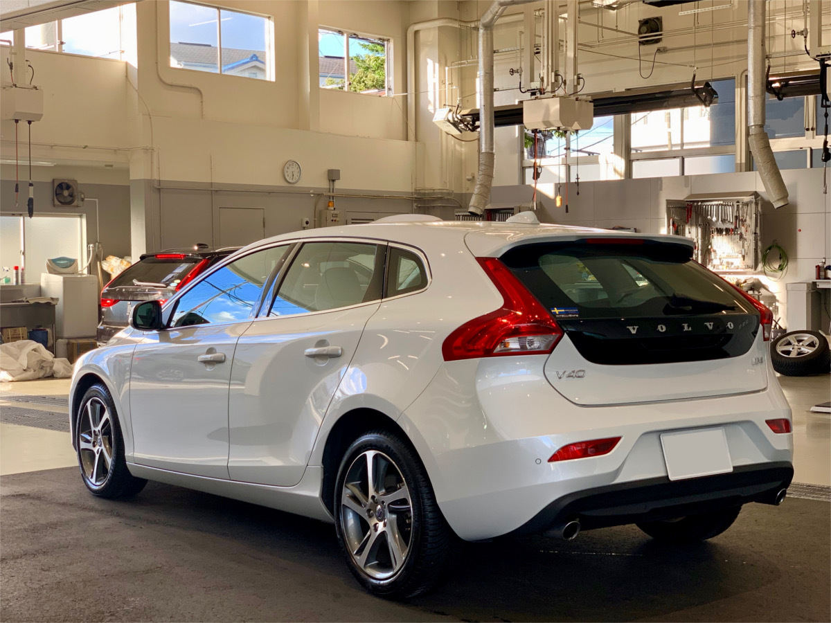 オールシーズンタイヤを装着したボルボ「V40」