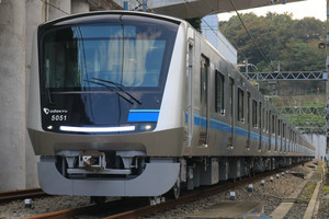 小田急電鉄5000形、新型車両を報道公開 - 拡幅車体採用、写真92枚