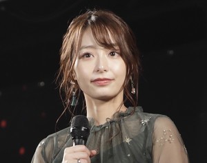 宇垣美里、シースルーワンピでほんのり肌見せ