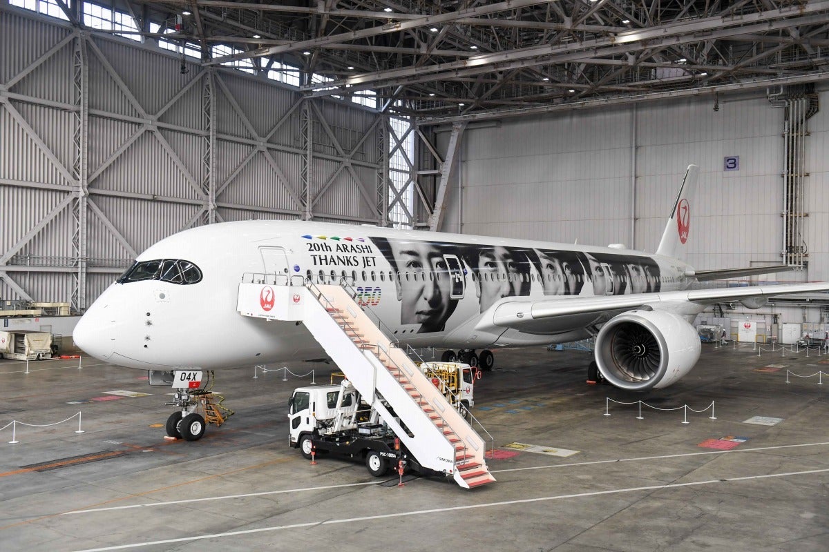 JAL、嵐の特別塗装機「20th ARASHI THANKS JET」登場 | マイナビニュース