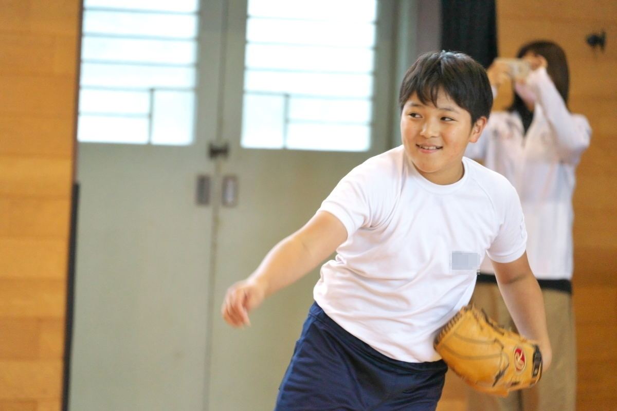 小学生ながら90km/hを超える球を投げる児童も