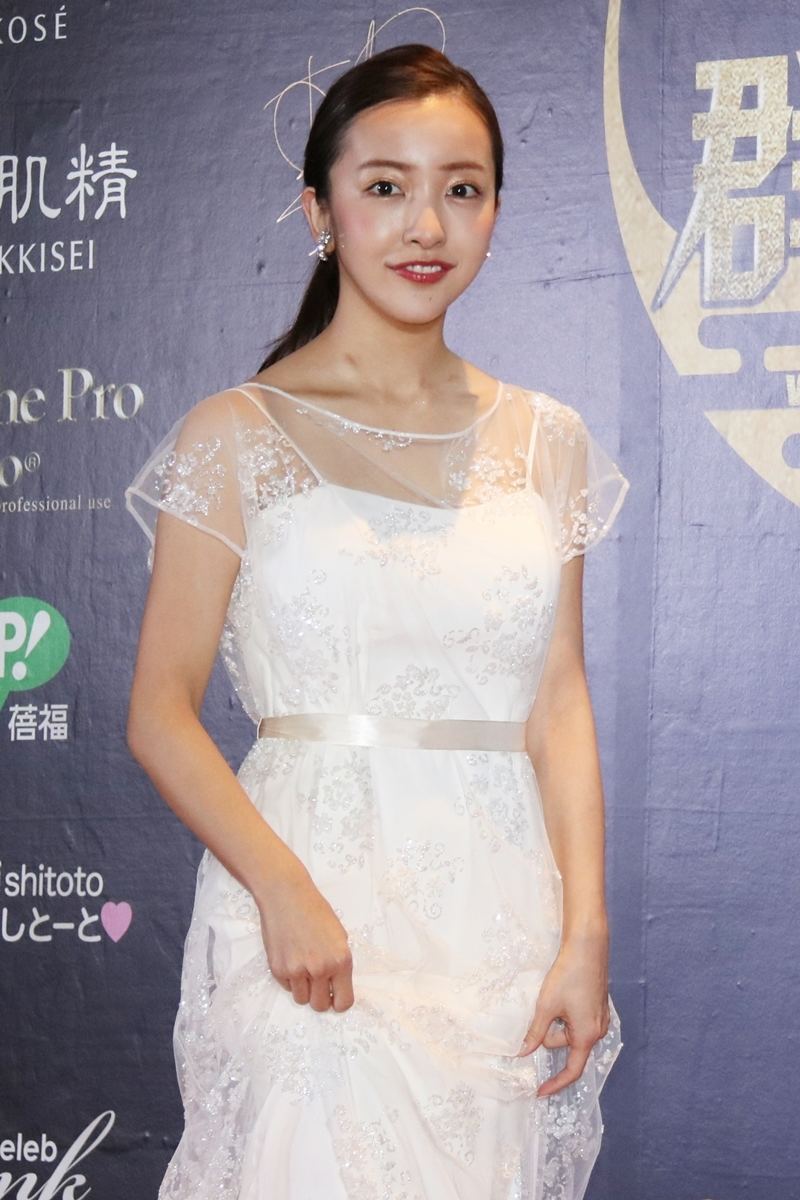 板野友美