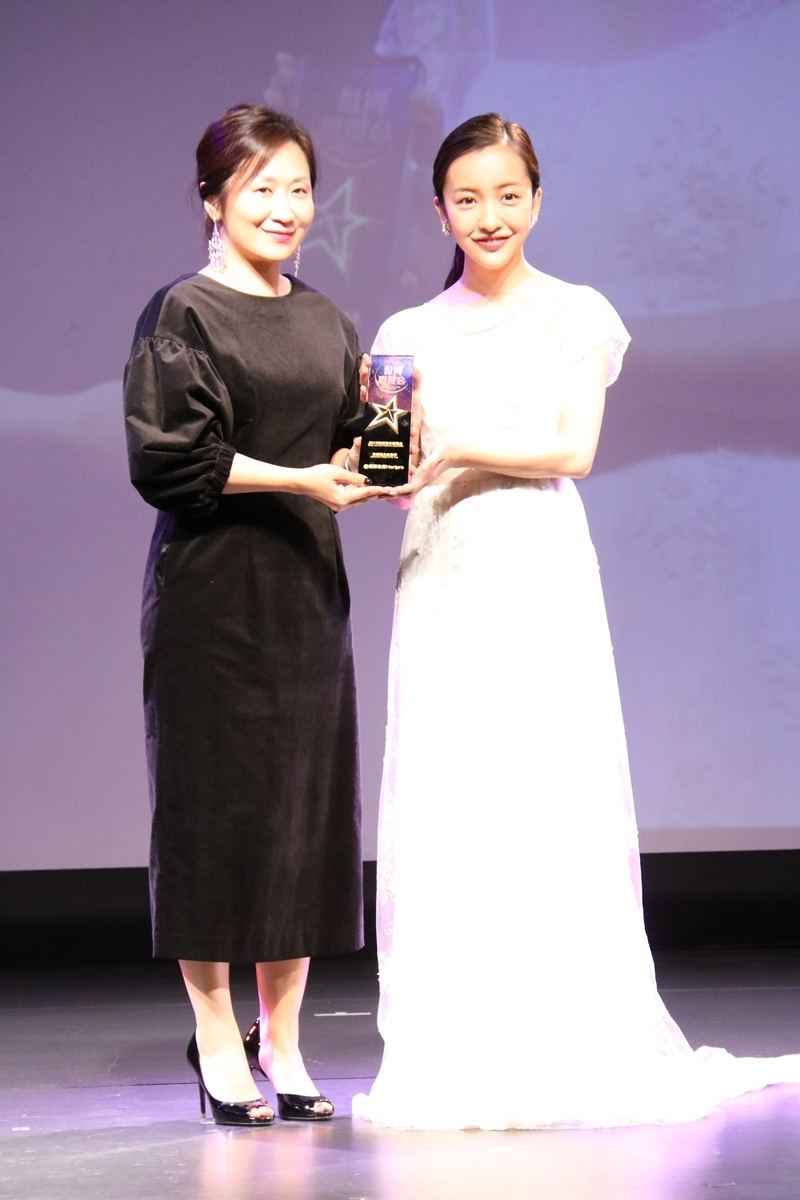 板野友美