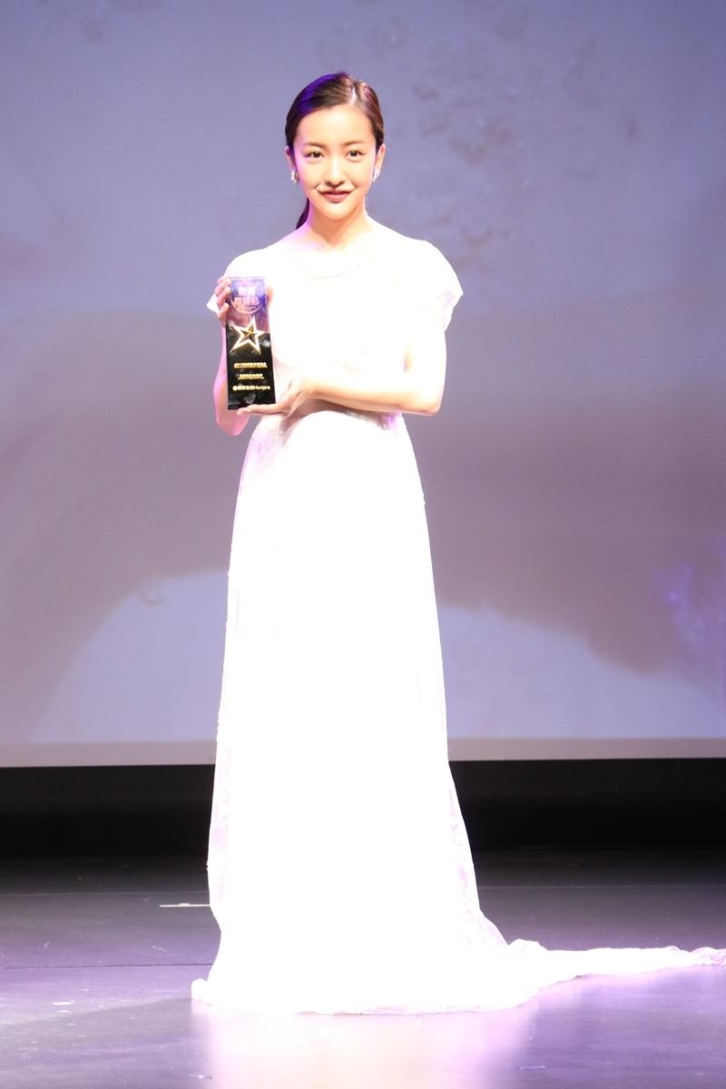 板野友美