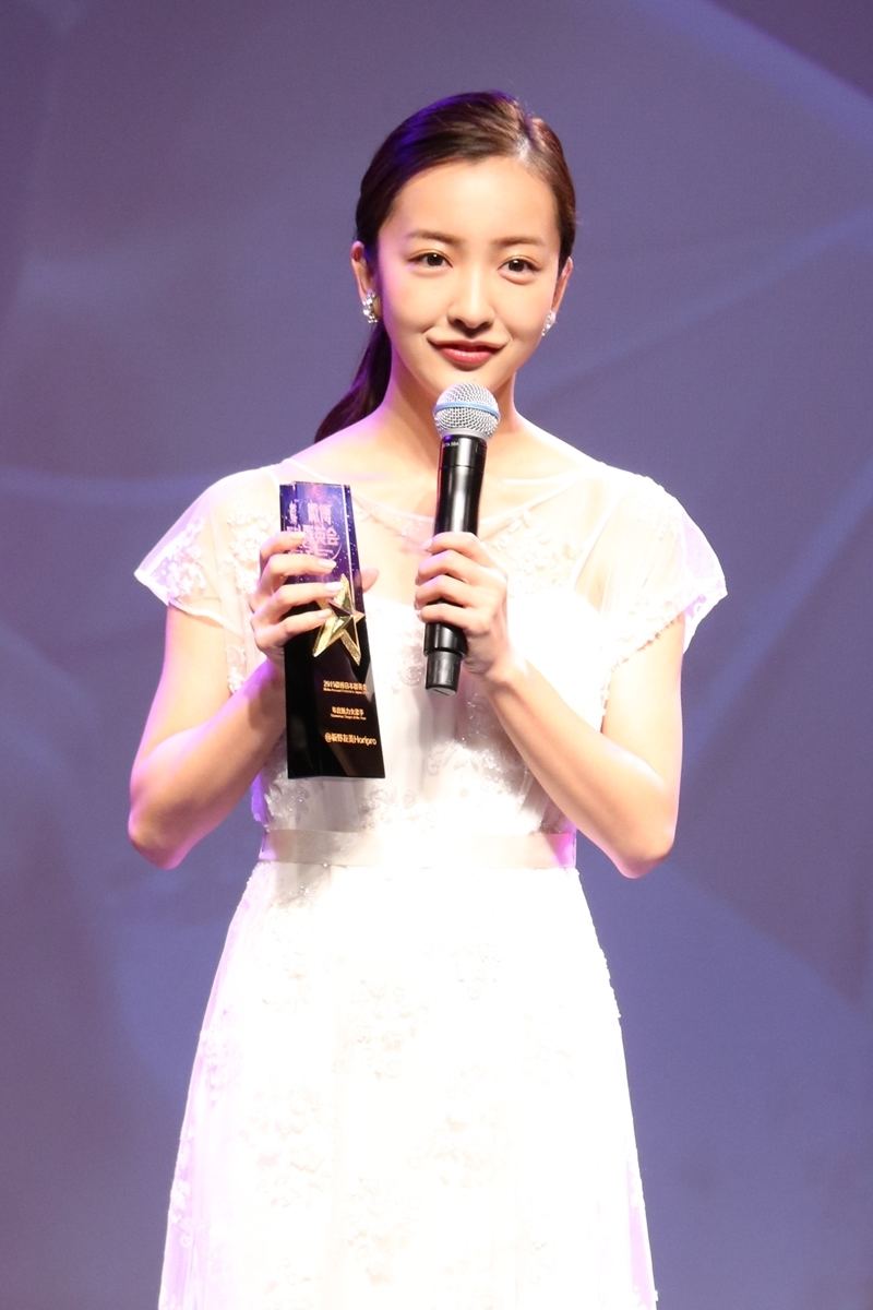 板野友美