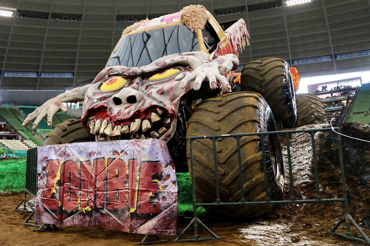 怪物トラックが日本襲来 大迫力の Monster Jam 観戦記その1 マイナビニュース