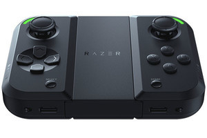 手持ちのスマホが携帯ゲーム機に早変わり、Razerがコントローラー