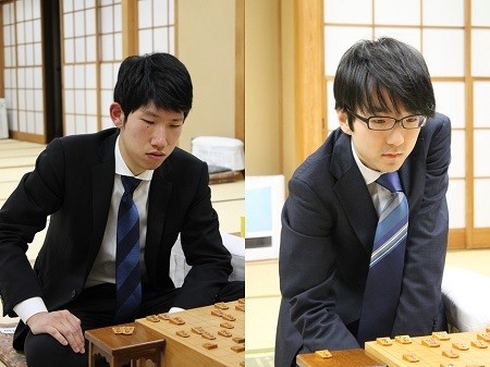 佐々木大地五段（左）と本田奎四段