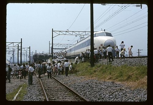 光文社「60年前の東京・日本」国鉄時代の鉄道と風景をカラー写真で 