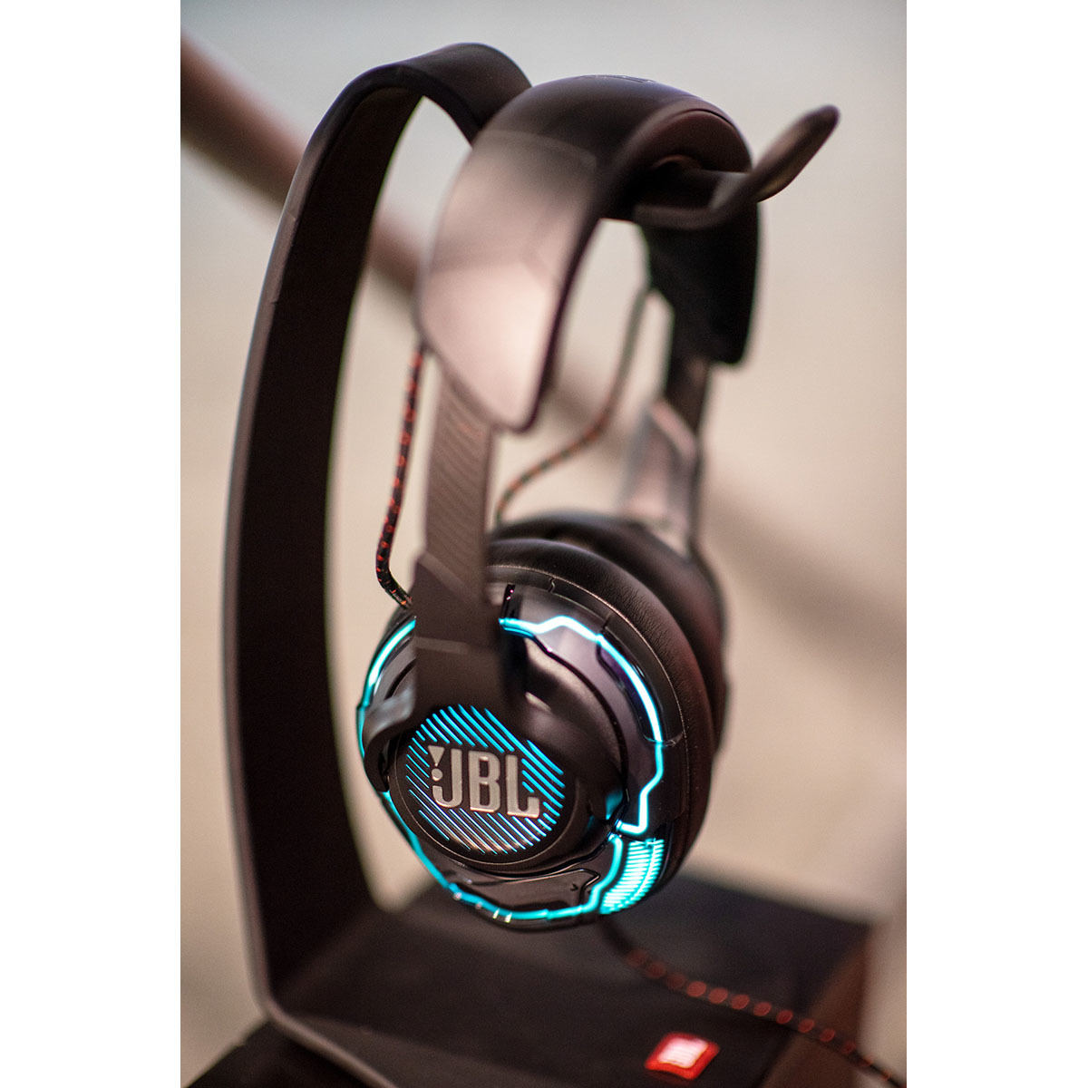 休み JBL QUANTUM 600 ゲーミングヘッドセット ヘッドホン 3.5MM+2.4GHzワイヤレス接続 ブラック JBLQUANTUM6  discoversvg.com