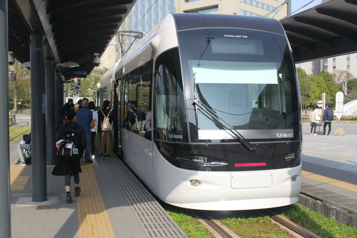 富山ライトレール 一足早い南北接続体験会 富山駅新停留場で開催 マイナビニュース