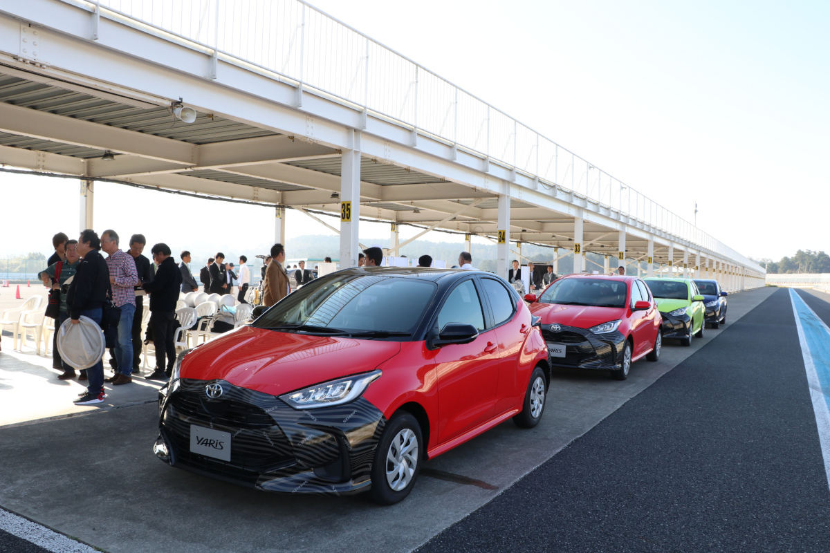 トヨタの新型車「ヤリス」