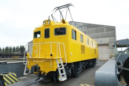 秩父鉄道 El Reiwa2 塗装変更した電気機関車2両で12系客車を牽引 マイナビニュース