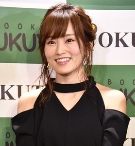 山本彩、転倒して左手首負傷「全治4週間」も「ツアーまでに治します」