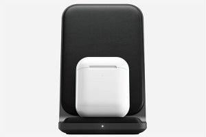 AirPodsにも対応するiPhone用のスタンド型ワイヤレス充電器