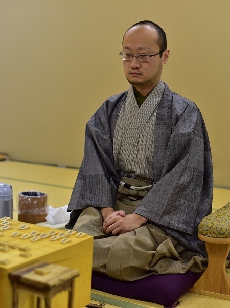 番勝負を３つ戦い、多忙極まる渡辺王将