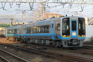 JR四国2000系、伊予三島駅構内の貨物専用線に入線するツアー催行