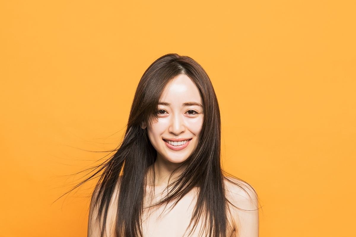 泉里香の美バスト 曲線美に釘付け 2nd写真集 ボディメイクブック発売 マイナビニュース