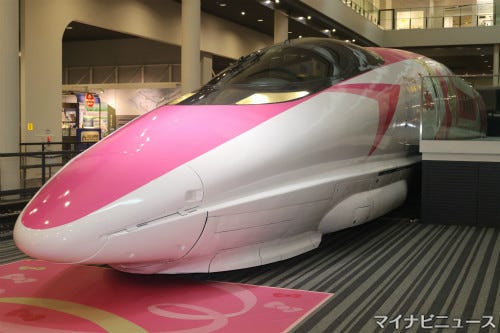 京都鉄道博物館の500系 ハローキティ新幹線 仕様に 企画展開幕
