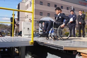 JR西日本、車いす段差解消機構の実証実験 - スムーズな乗降実現へ