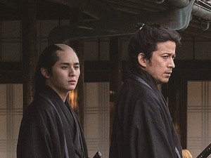 岡田准一＆山田涼介の緊迫感漂う表情『燃えよ剣』新写真4点公開