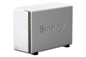Synology、3.5インチ・2.5インチストレージ×2台を内蔵できるNASキット