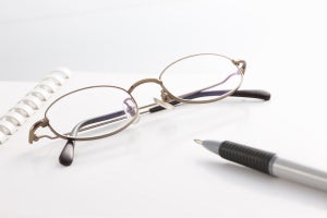 眼鏡やコンタクトの費用は医療費控除の対象になるの?