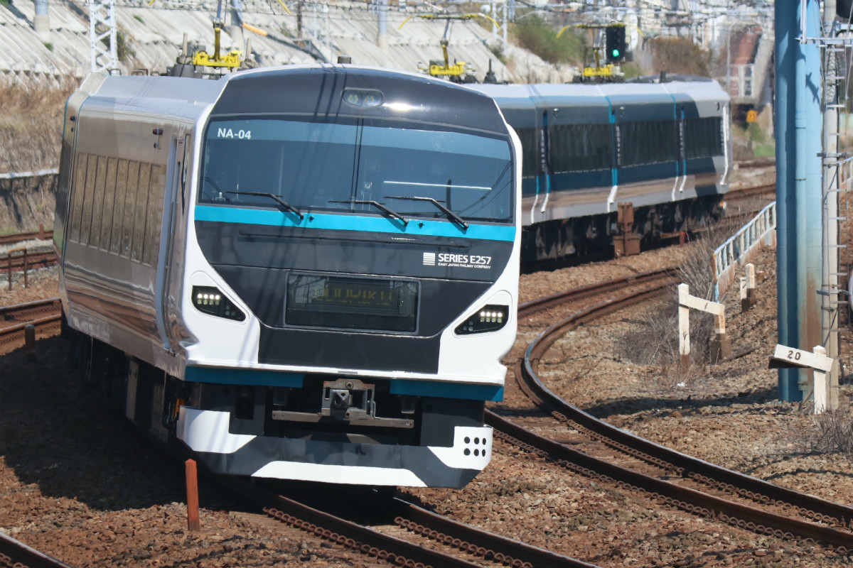 JR東日本E257系「踊り子」デビュー、装い改め「第2の人生