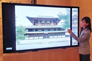 シャープ、法隆寺の国宝・文化財に“触れる”「8Kインタラクティブミュージアム」