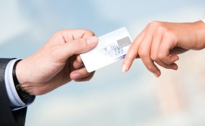 20代が持つクレジットカードのランキング、人気度と使用頻度は？