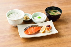 やよい軒から新たな魚定食「銀鮭の塩焼定食」が登場 - 魚メニューが6商品に!