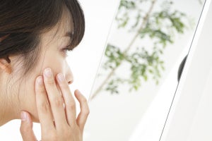 大人ニキビが治らないときの治療法や原因を皮膚科医が解説