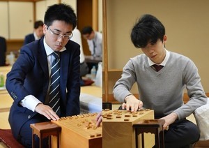 勝者が挑戦に大きく近づく大一番！　菅井竜也八段VS藤井聡太七段　王位戦挑決リーグ白組