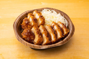 都内13店舗のローソンで、「串カツ田中ソースカツ丼」が発売