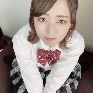 池田メルダが制服コスプレの写真＆動画を公開