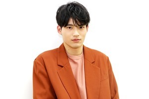 岡田健史、デビュー2年で感じる自身の変化「カッコつけなくなった」