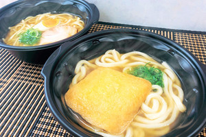 くら寿司、こだわり出汁使用のうどん・ラーメンの持ち帰りを開始