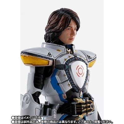 仮面ライダーキバ イクサ真骨彫は武田航平をスキャンした紅音也の頭部パーツが付属 マイナビニュース