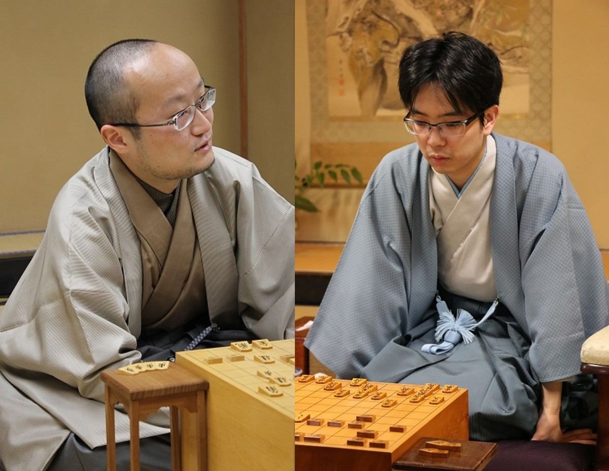 渡辺明三冠(左)と豊島将之名人(右)
