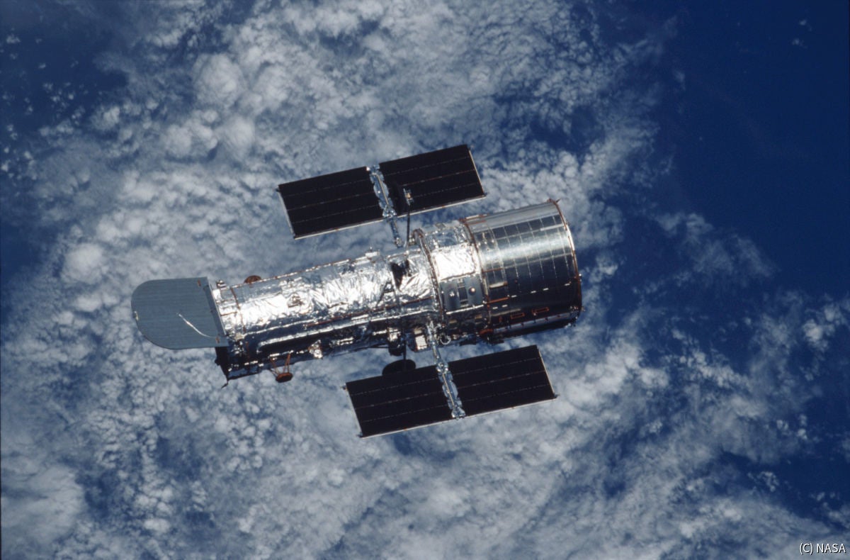 米国の偵察衛星がスペースxの宇宙船をスパイ 約100kmの距離にまで接近 Tech