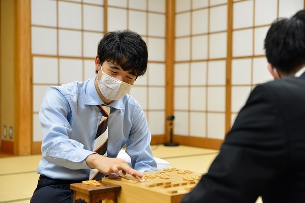 記録をまた一つ塗り替えた藤井聡太七段（代表撮影:日本将棋連盟）