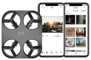 セルフィー撮影に特化、重さ52gの薄型ドローン「AIR PIX」