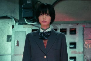 平手友梨奈、謎の女子高生役の場面写真「目力すごい」「漫画から出て来た」好評